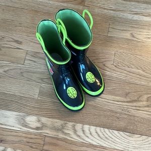 Teenage mutant ninja turtle twin/snow boots.